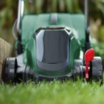 Bosch Akku-Rasenmher CityMower 18V-32-300 (18 Volt,1x Akku 4,0 Ah,Schnittbreite: 32 cm,Rasenflchen bis 300 m,im Karton)
